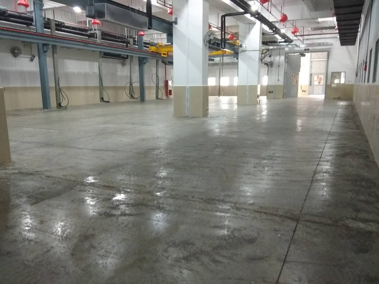 為什么我不爽快地告訴你環(huán)氧地坪漆施工價格是多少錢一平方？