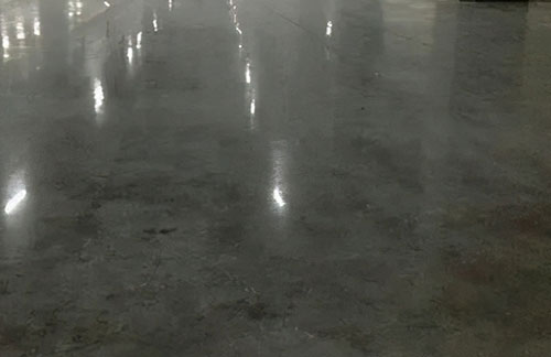 廈門固化劑地坪比普通地坪更防滑更安全嗎？